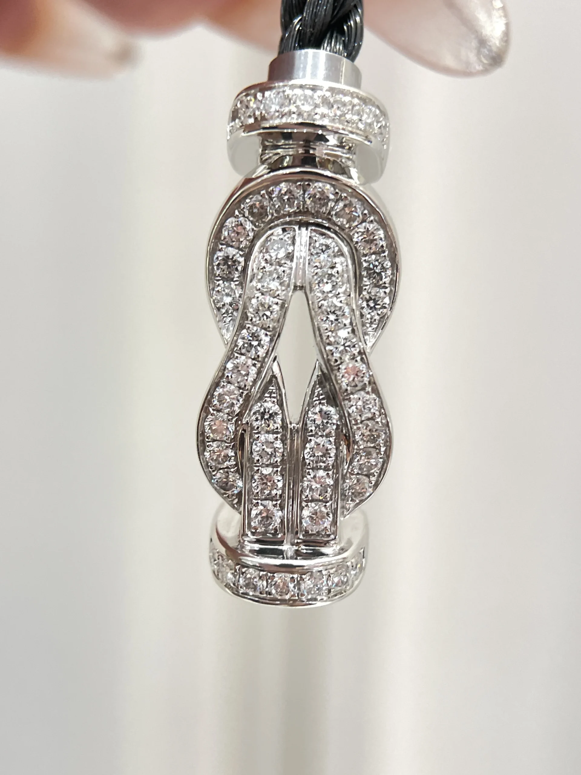 customizable 18k gold diamond bracelets, classic style diamond bracelets, casual jewelry for men and women customizable 18k gold diamond bracelets, classic style diamond bracelets, casual jewelry for men and women
