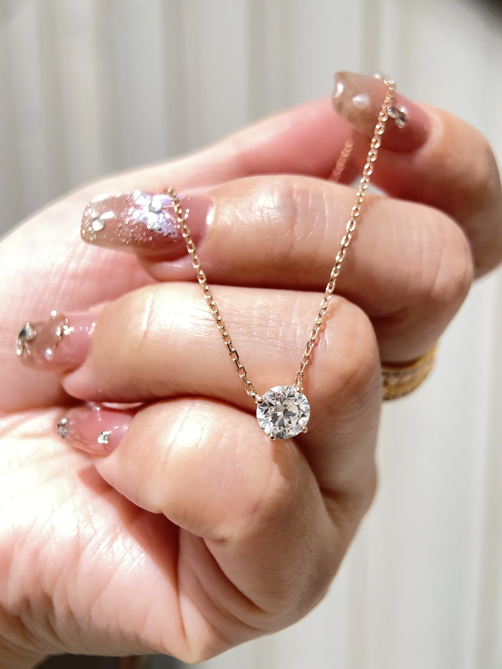 customizable diamond necklaces, 18k gold necklaces with round cut diamonds, suitable as valentine's day gifts customizable diamond necklaces, 18k gold necklaces with round cut diamonds, suitable as valentine's day gifts