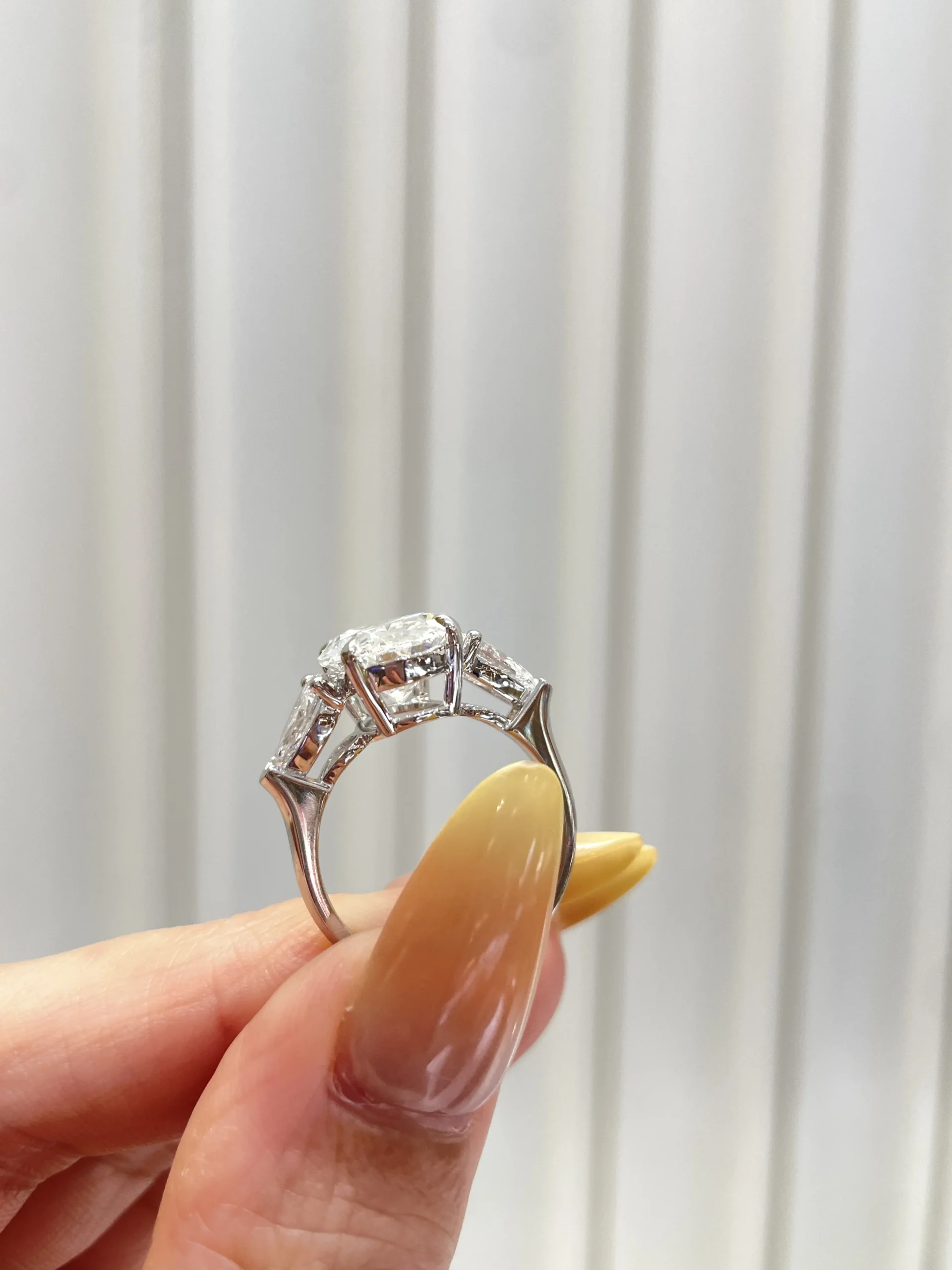 customizable 18k gold diamond rings, classic diamond rings specially designed for women, oval cut diamond engagement rings customizable 18k gold diamond rings, classic diamond rings specially designed for women, oval cut diamond engagement rings