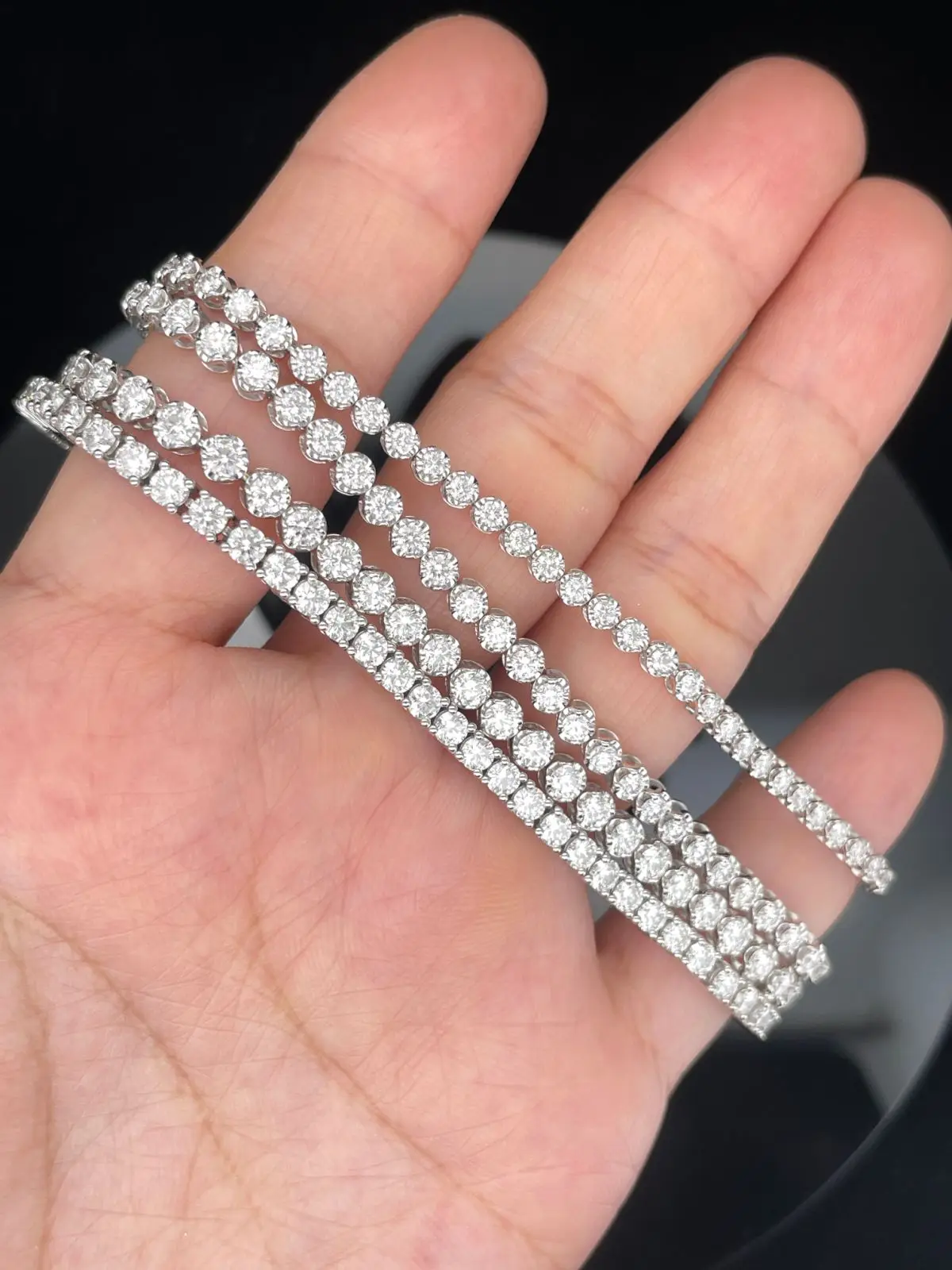 customizable 18k gold flower shaped adjustable diamond bracelet, a luxurious diamond bracelet designed for women customizable 18k gold flower shaped adjustable diamond bracelet, a luxurious diamond bracelet designed for women