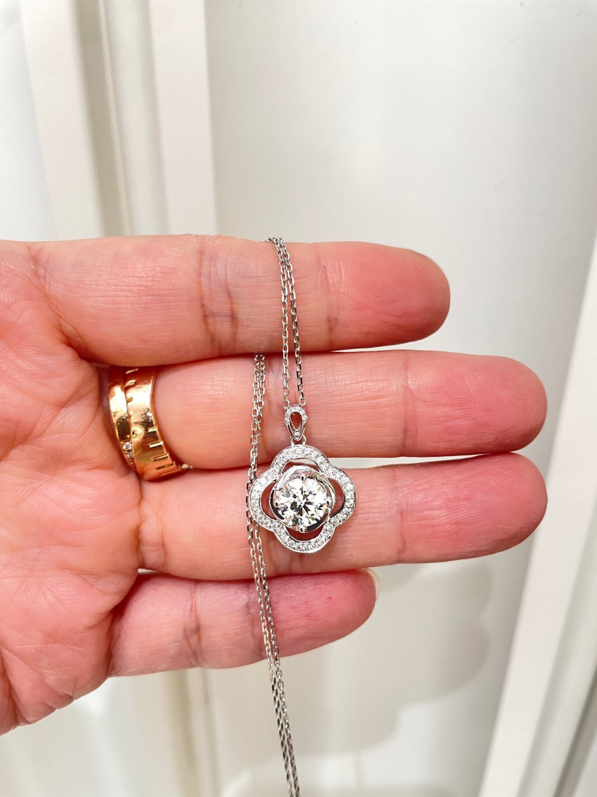 customizable diamond necklaces, 18k gold diamond necklaces, 1ct diamond pendants in sunflower style, valentine's day gifts customizable diamond necklaces, 18k gold diamond necklaces, 1ct diamond pendants in sunflower style, valentine's day gifts