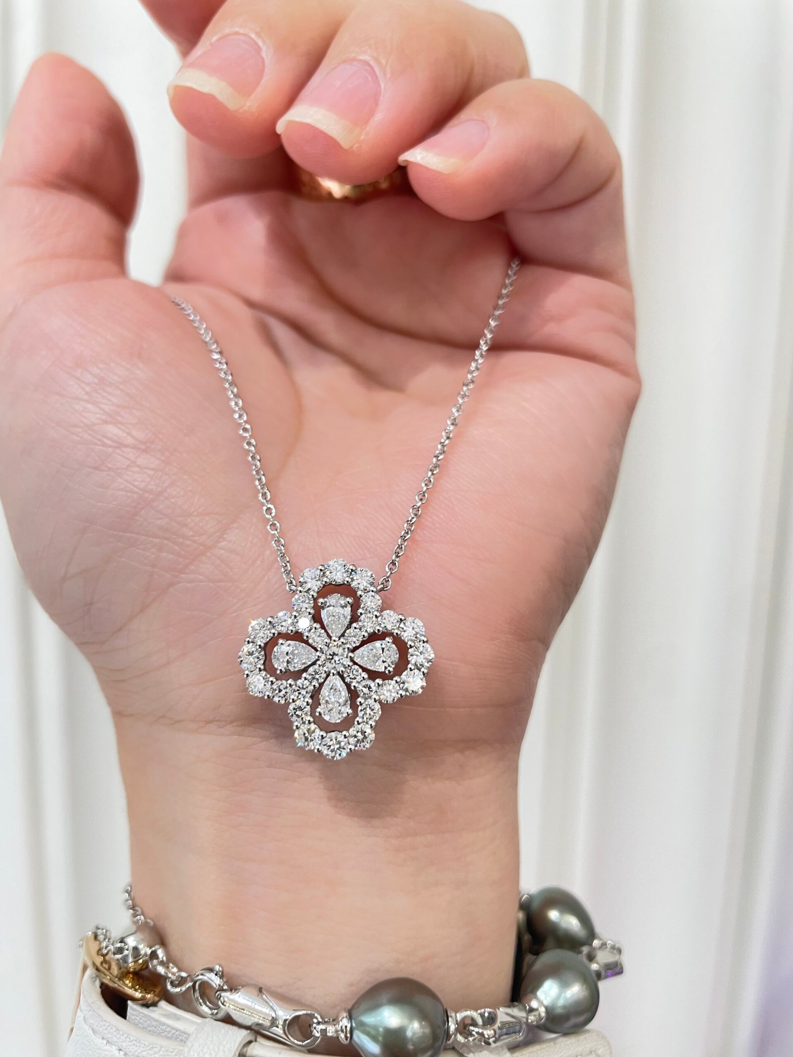 customizable diamond necklaces, diamond necklaces made of 18k gold, four leaf clover style necklaces, valentine's day gifts customizable diamond necklaces, diamond necklaces made of 18k gold, four leaf clover style necklaces, valentine's day gifts