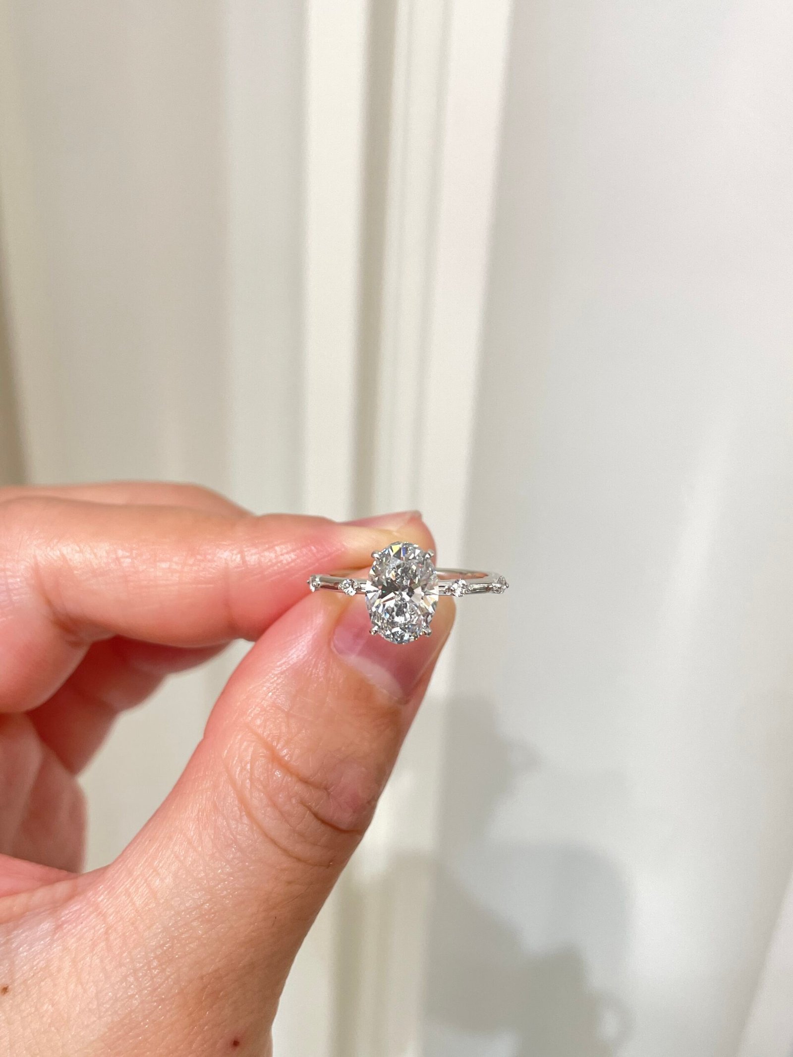 customizable 18k gold diamond rings, oval cut diamond rings, classic four prong diamond rings, suitable as christmas gifts customizable 18k gold diamond rings, oval cut diamond rings, classic four prong diamond rings, suitable as christmas gifts