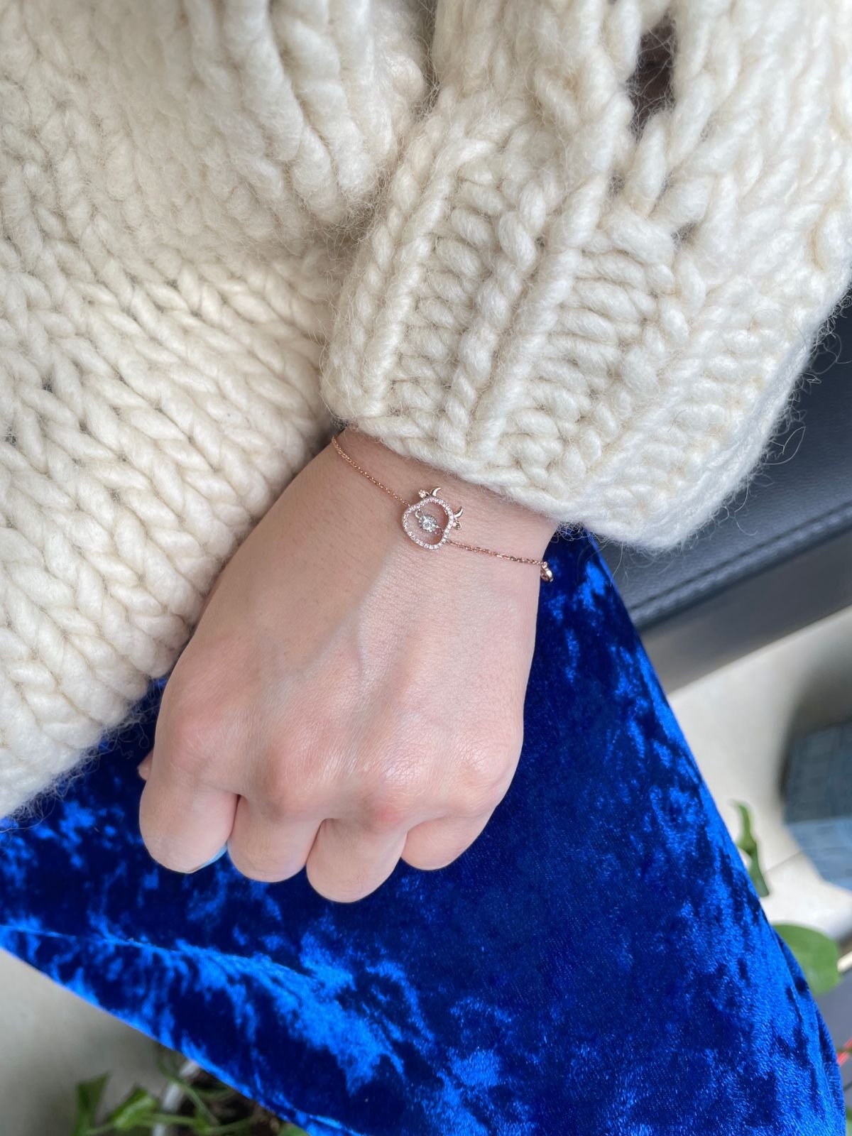 customizable 18k gold diamond bracelets, engraved diamond bracelets, fashionable jewelry, exquisite round diamond bracelets customizable 18k gold diamond bracelets, engraved diamond bracelets, fashionable jewelry, exquisite round diamond bracelets