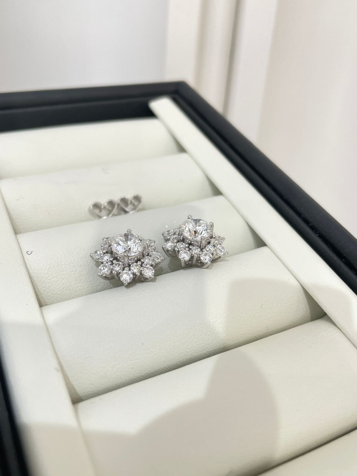 customizable diamond earrings, designed for women, are popular 18k gold detachable fancy diamond earrings customizable diamond earrings, designed for women, are popular 18k gold detachable fancy diamond earrings