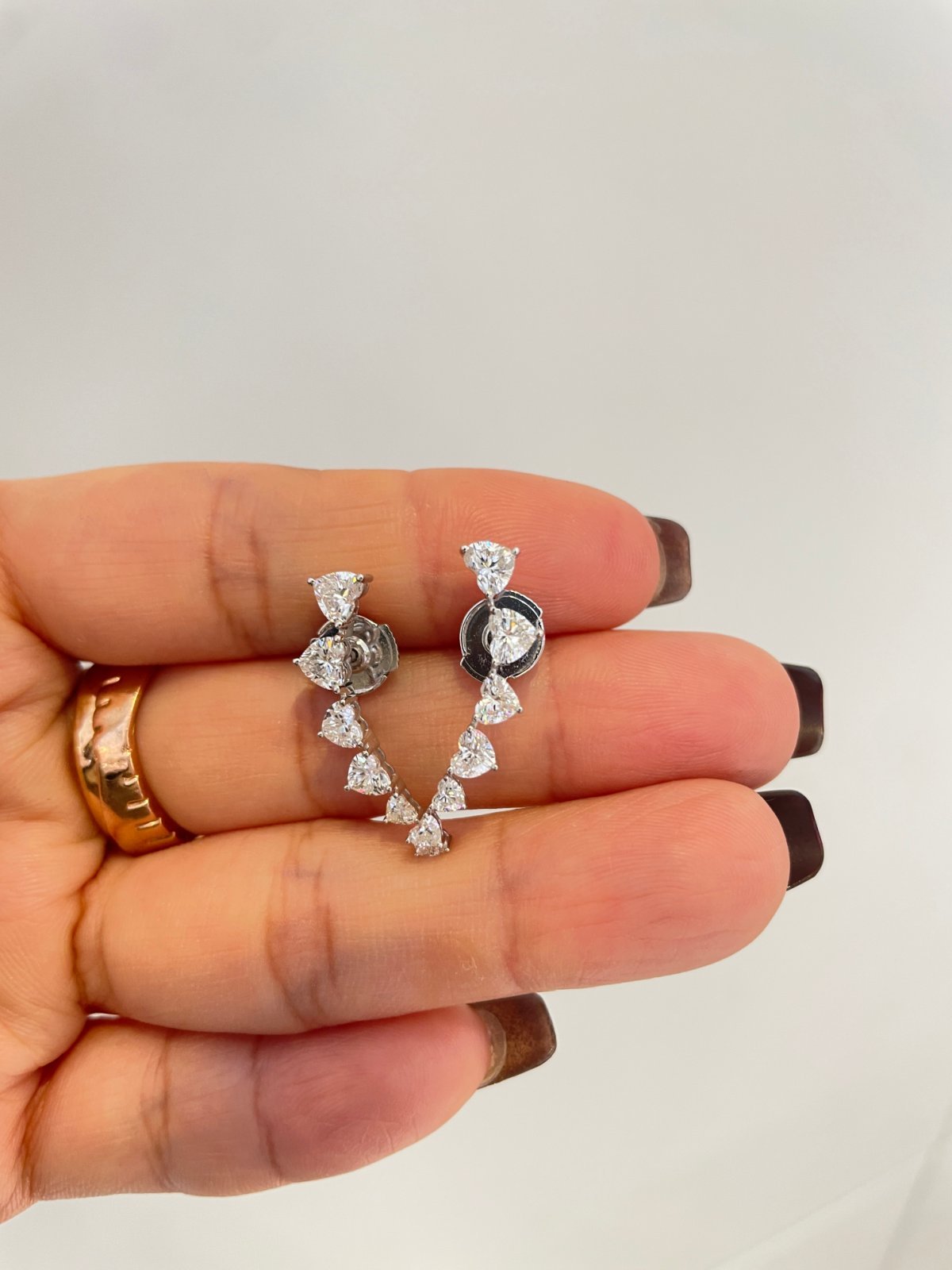 customizable diamond earrings, heart shaped cut laboratory diamond earrings, are popular 18k gold diamond earrings customizable diamond earrings, heart shaped cut laboratory diamond earrings, are popular 18k gold diamond earrings