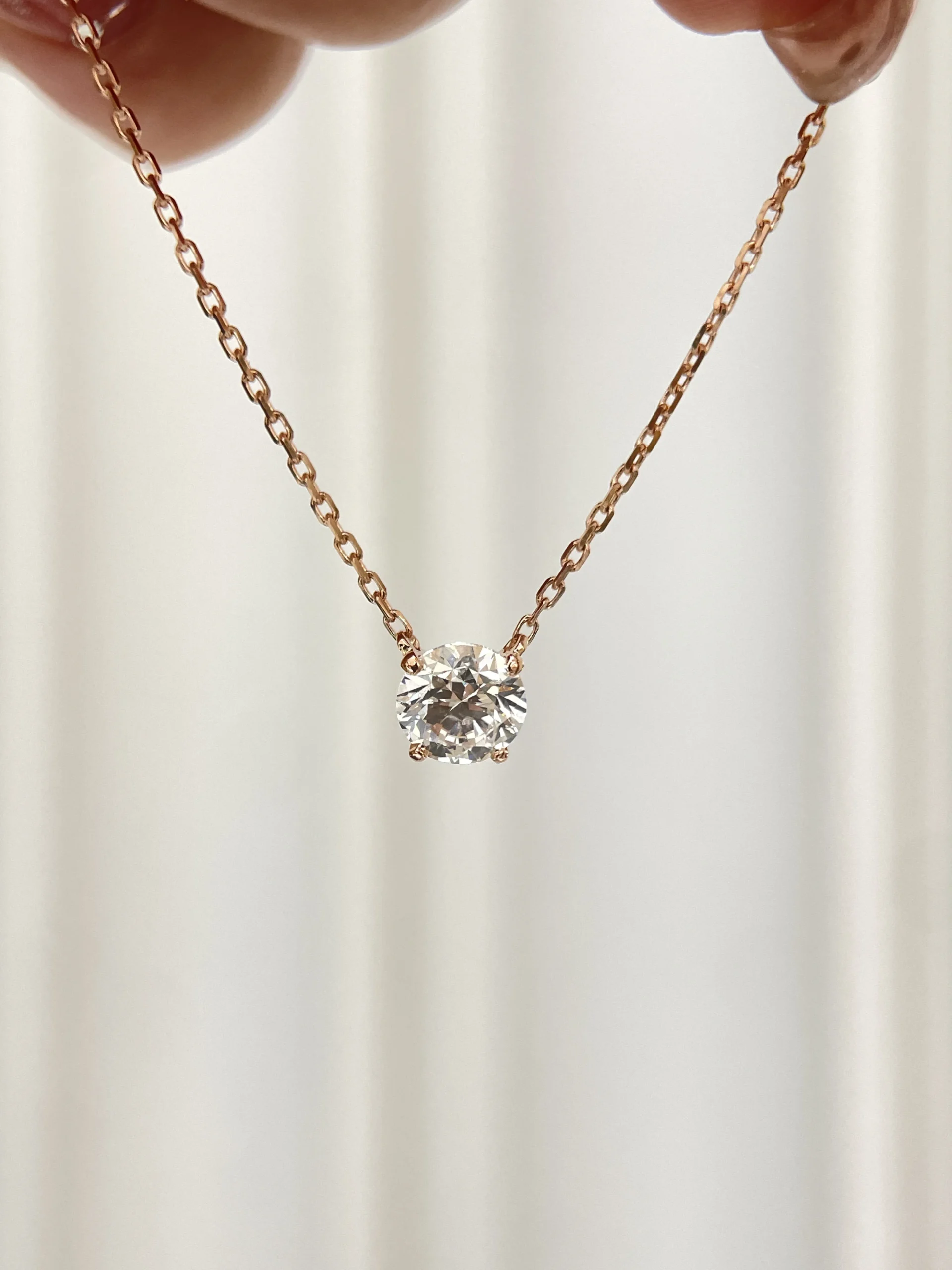 customizable diamond necklaces, 18k gold necklaces with round cut diamonds, suitable as valentine's day gifts customizable diamond necklaces, 18k gold necklaces with round cut diamonds, suitable as valentine's day gifts