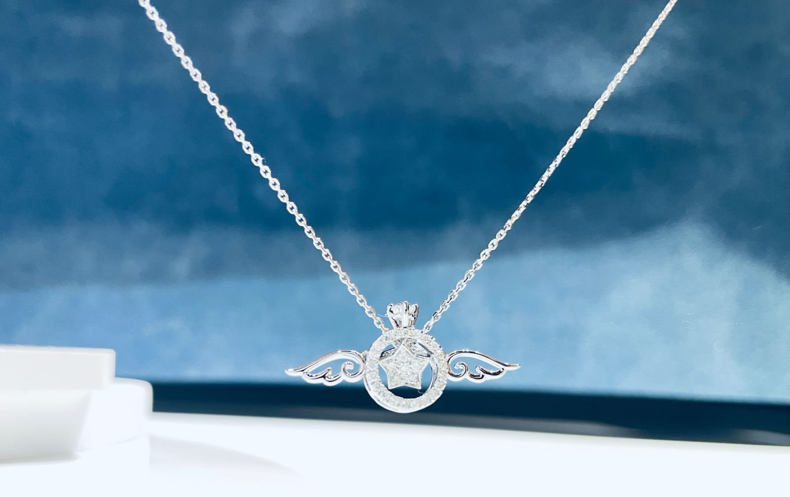 customizable diamond necklaces, 18k gold diamond pendants, angel wing style necklaces, suitable as valentine's day gifts customizable diamond necklaces, 18k gold diamond pendants, angel wing style necklaces, suitable as valentine's day gifts