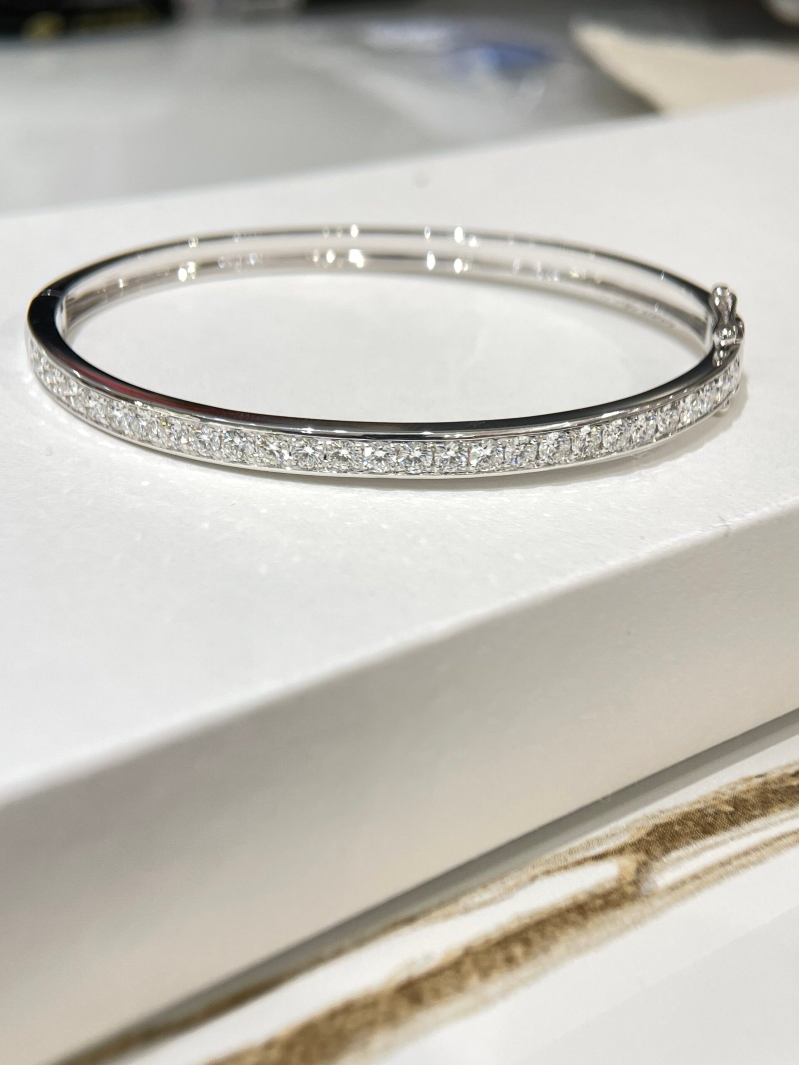 luxurious 18k gold laboratory grown diamond bracelets customizable engagement jewelry exquisite wedding bangle luxurious 18k gold laboratory grown diamond bracelets customizable engagement jewelry exquisite wedding bangle