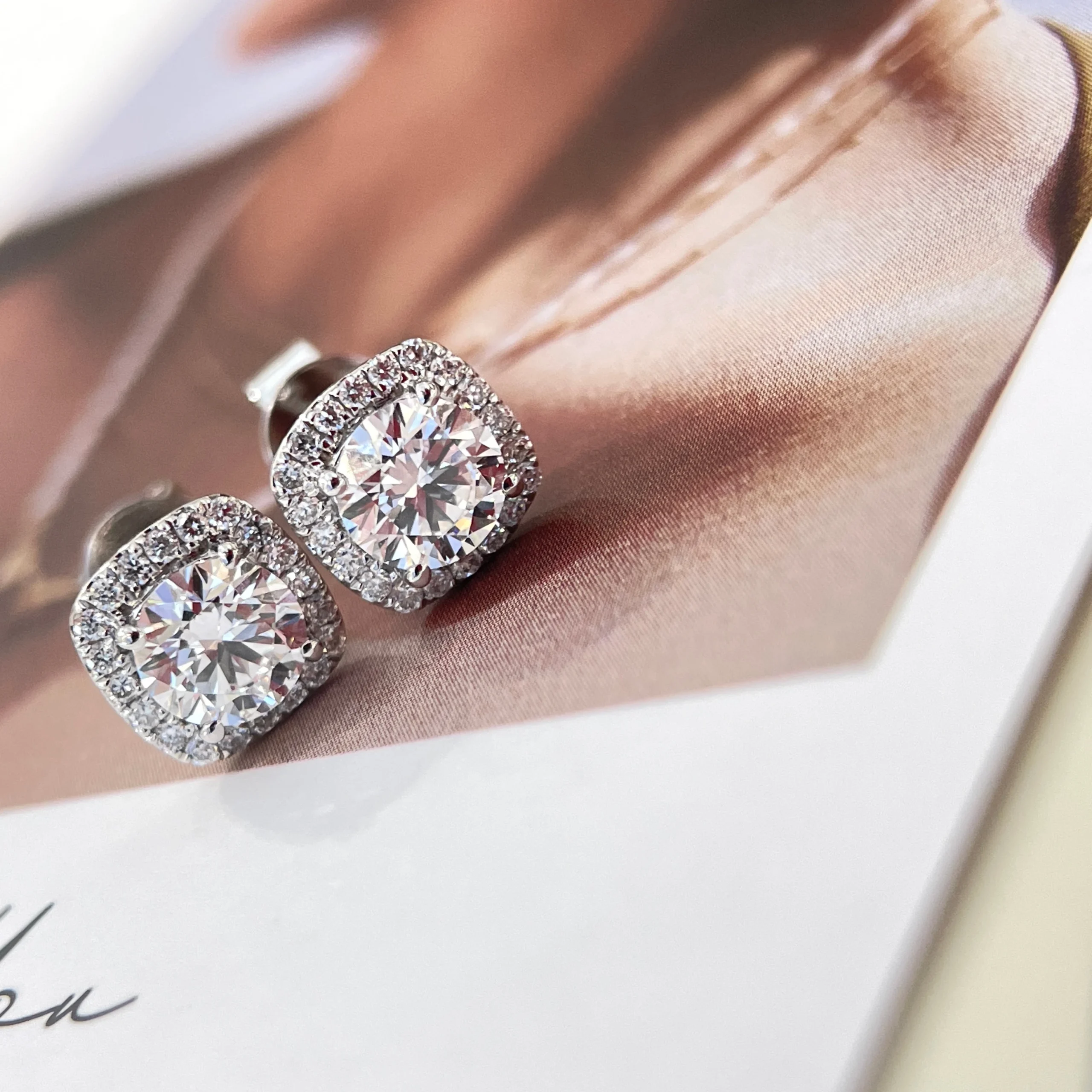 best selling lab diamond earrings, high jewelry igi certified customizable 18k gold diamond earrings, are exclusively for women best selling lab diamond earrings, high jewelry igi certified customizable 18k gold diamond earrings, are exclusively for women