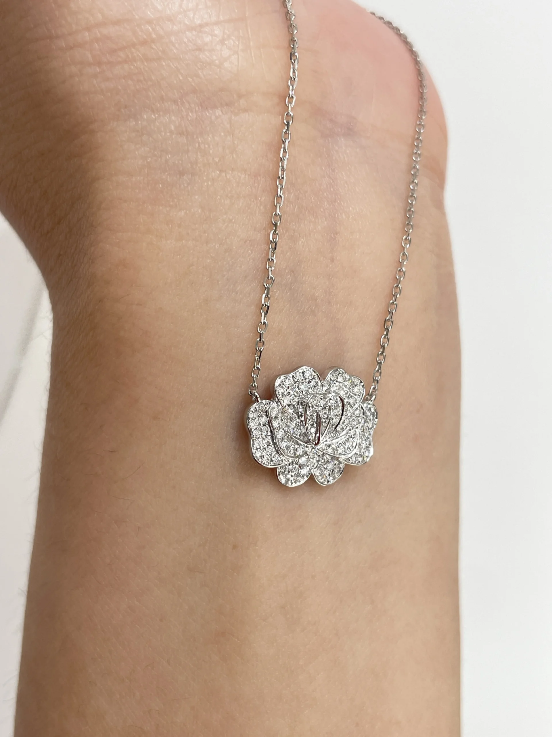 customizable igi certified diamond necklace with 18k gold flower shaped carvings, suitable as a valentine's day gift customizable igi certified diamond necklace with 18k gold flower shaped carvings, suitable as a valentine's day gift