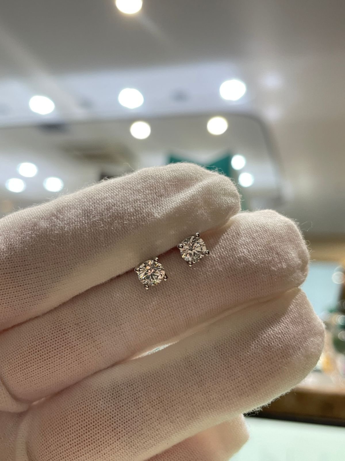 customizable round cut diamond earrings, the most classic four prong diamond earrings, 18k gold diamond earrings suitable unisex customizable round cut diamond earrings, the most classic four prong diamond earrings, 18k gold diamond earrings suitable unisex