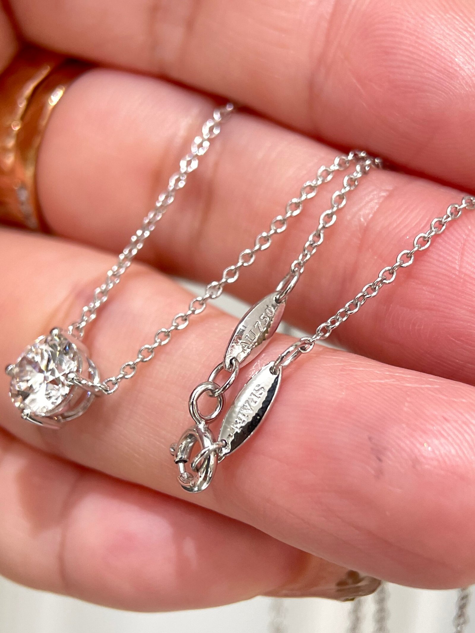 customizable diamond necklaces, 18k gold necklaces with round cut diamonds, suitable as valentine's day gifts customizable diamond necklaces, 18k gold necklaces with round cut diamonds, suitable as valentine's day gifts