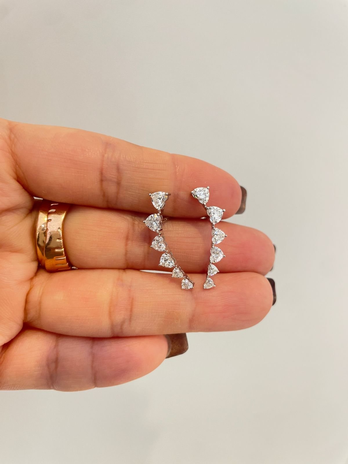 customizable diamond earrings, heart shaped cut laboratory diamond earrings, are popular 18k gold diamond earrings customizable diamond earrings, heart shaped cut laboratory diamond earrings, are popular 18k gold diamond earrings