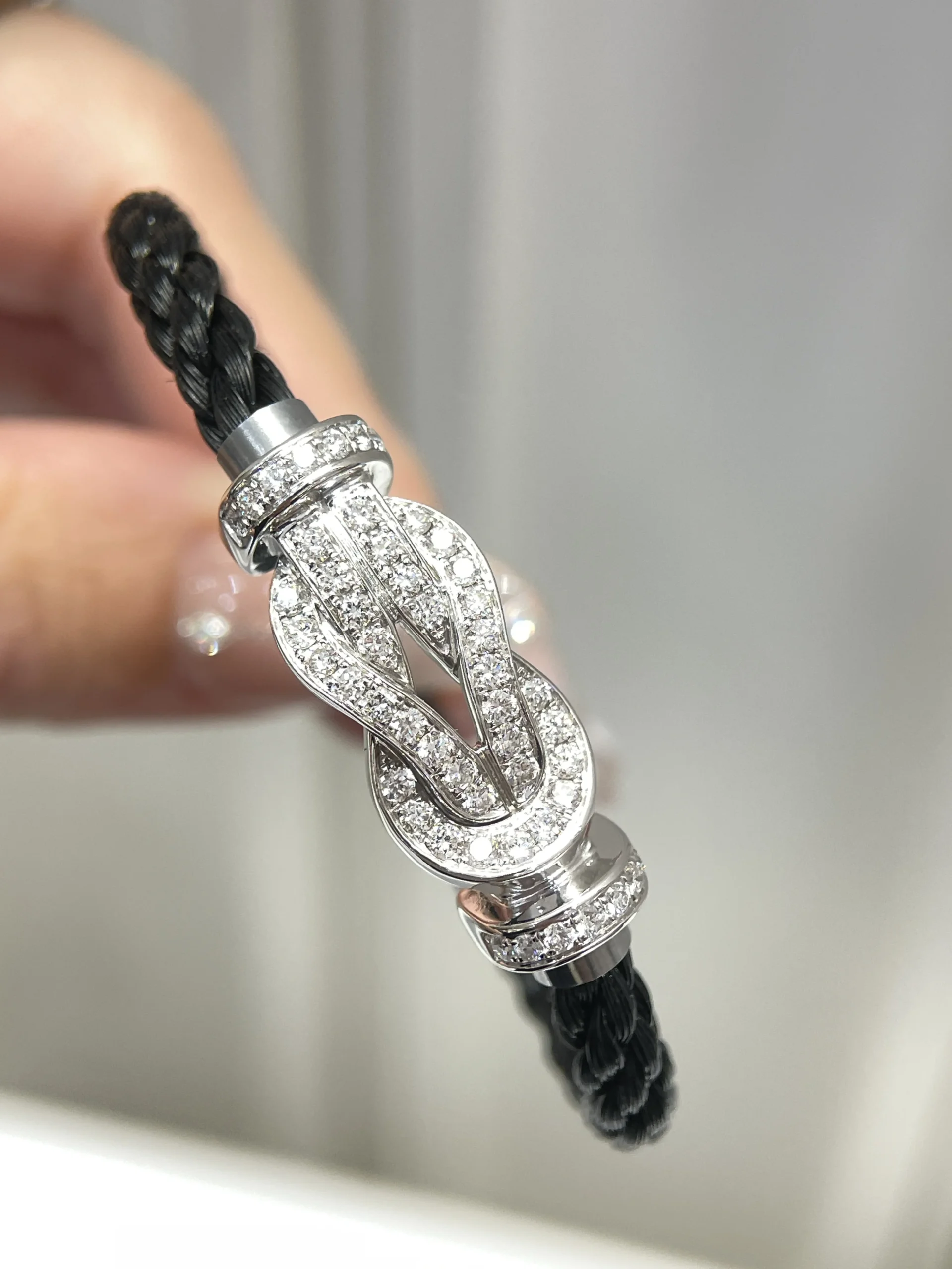 customizable 18k gold diamond bracelets, classic style diamond bracelets, casual jewelry for men and women customizable 18k gold diamond bracelets, classic style diamond bracelets, casual jewelry for men and women