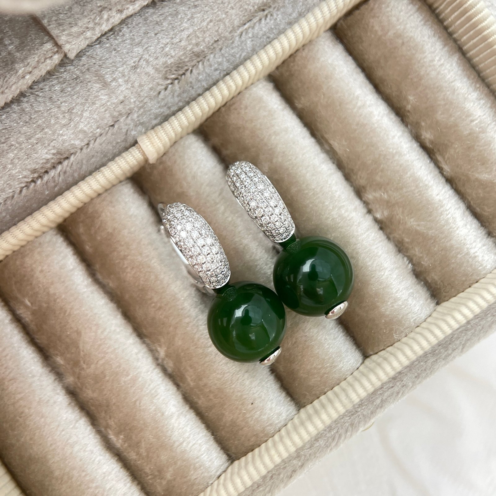 customizable chinese style diamond earrings, classic 18k gold for women, elegant green and fashionable diamond necklaces customizable chinese style diamond earrings, classic 18k gold for women, elegant green and fashionable diamond necklaces